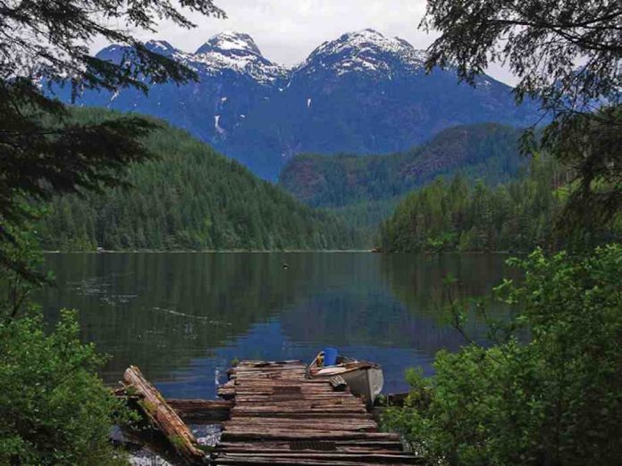 Dodd Lake on the Powell Forest Canoe Route. Photo: Ziemak Trzesicki