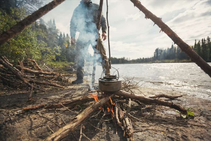 fake bushcrafters tripod cooking technique