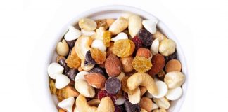 Q: Why can’t you be friends with bags of trail mix? A: They drive everyone nuts. | Photo: istockphoto.com/dlinca