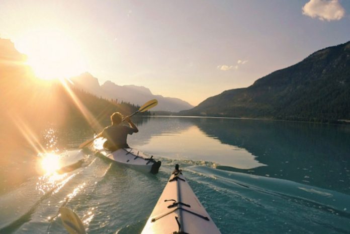 Paddling Oru kayaks on the Waterfowl Lakes in Alberta