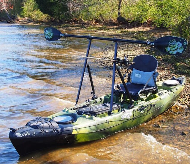 Rig the bar for standup fishing success, complete with rod holders, cup holders, camera and electronics. Photos: Robert Field/Yak Gear