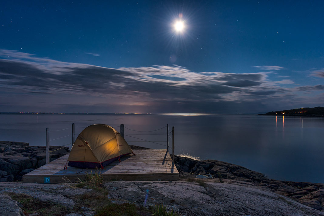 camping and paddling at night at Mer et Monde