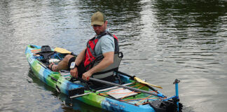 man operates Bixpy kayak motor with transom mount and adjustable tiller