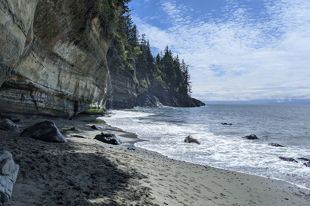 rocks cliffs and waves near Tofino, British Columbia