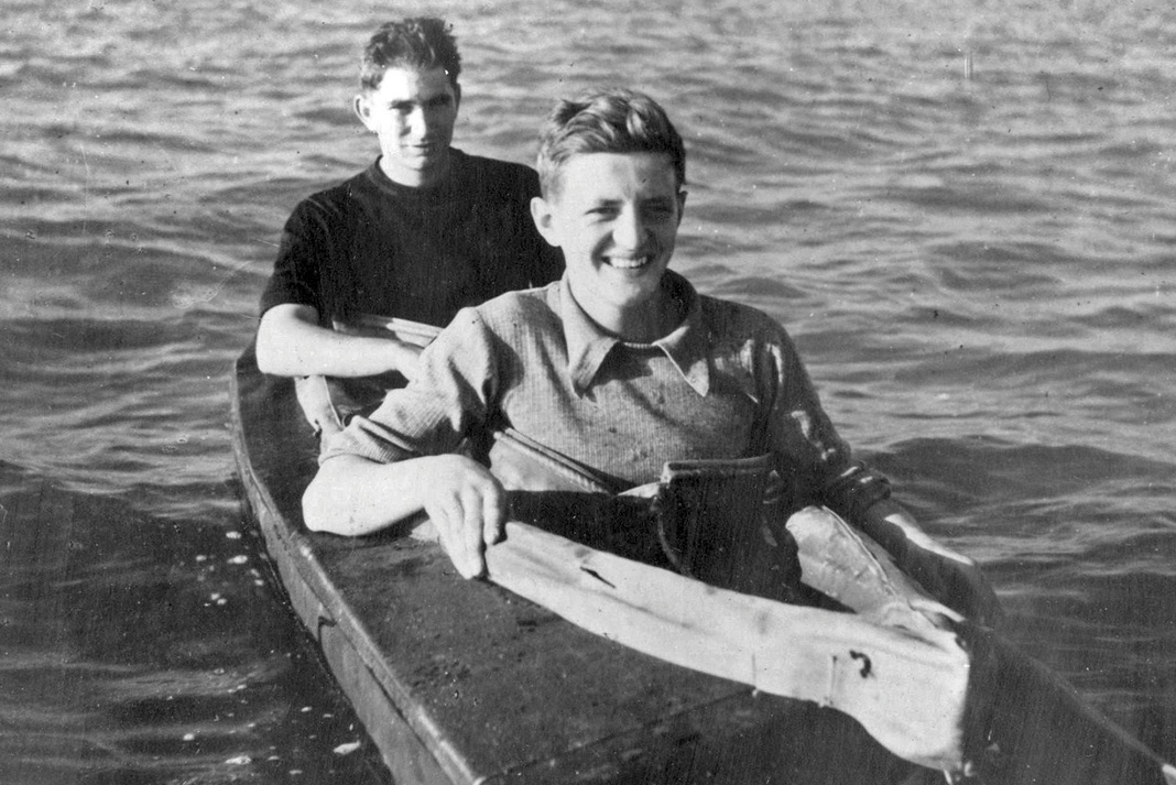 Brousse and Schlumberger in the kayak they used to sneak out of occupied France during World War 2
