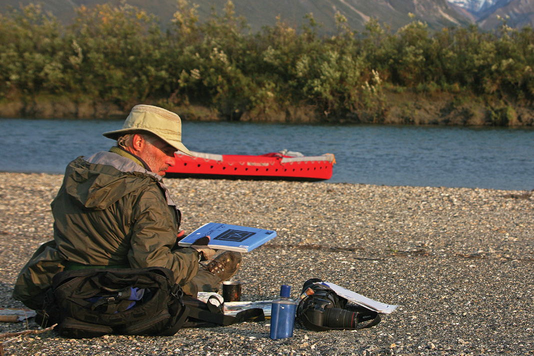 MULLEN PAINTING ON THE NOATAK RIVER, ALASKA. | PHOTO: LINDA BESSE