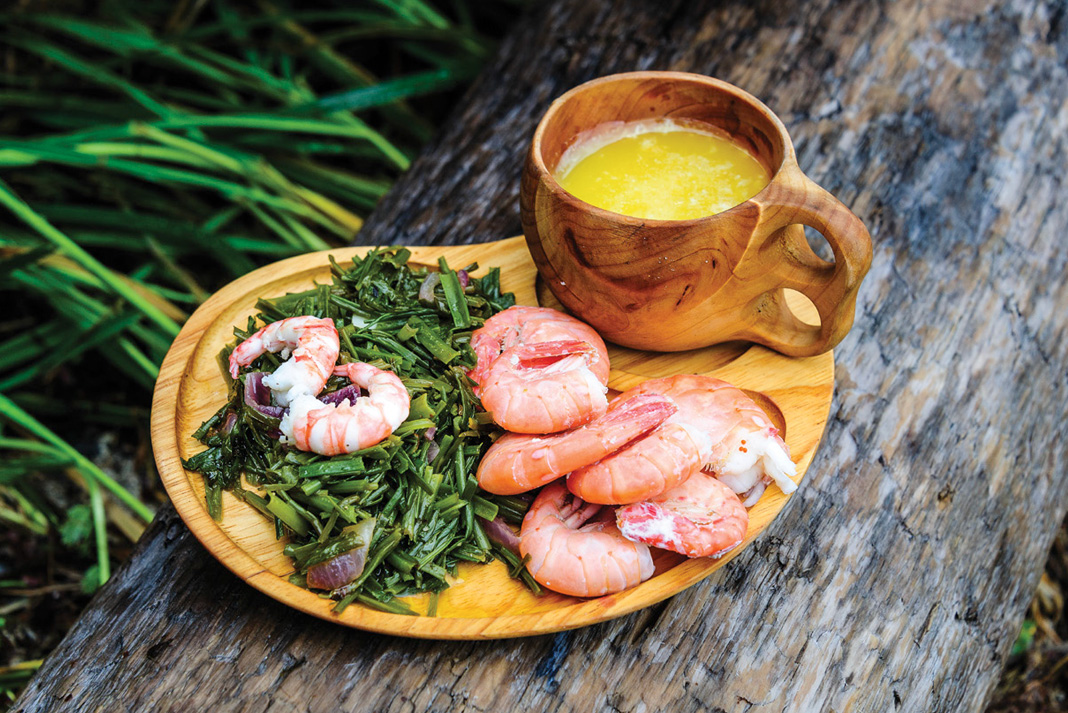 FRESHLY HARVESTED SHRIMP AND MELTED BUTTER DIP WITH BOILED GOOSE TONGUE GREENS. | Photo: Fredrik Norrsell