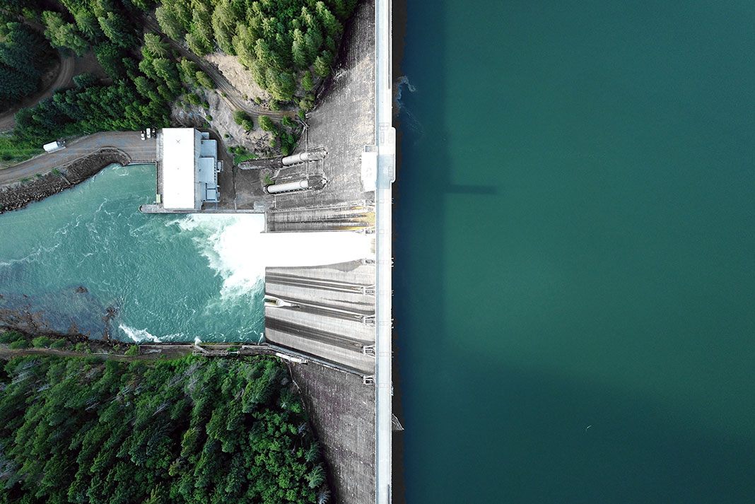 overhead drone shot of a hydroelectric dam in Oregon