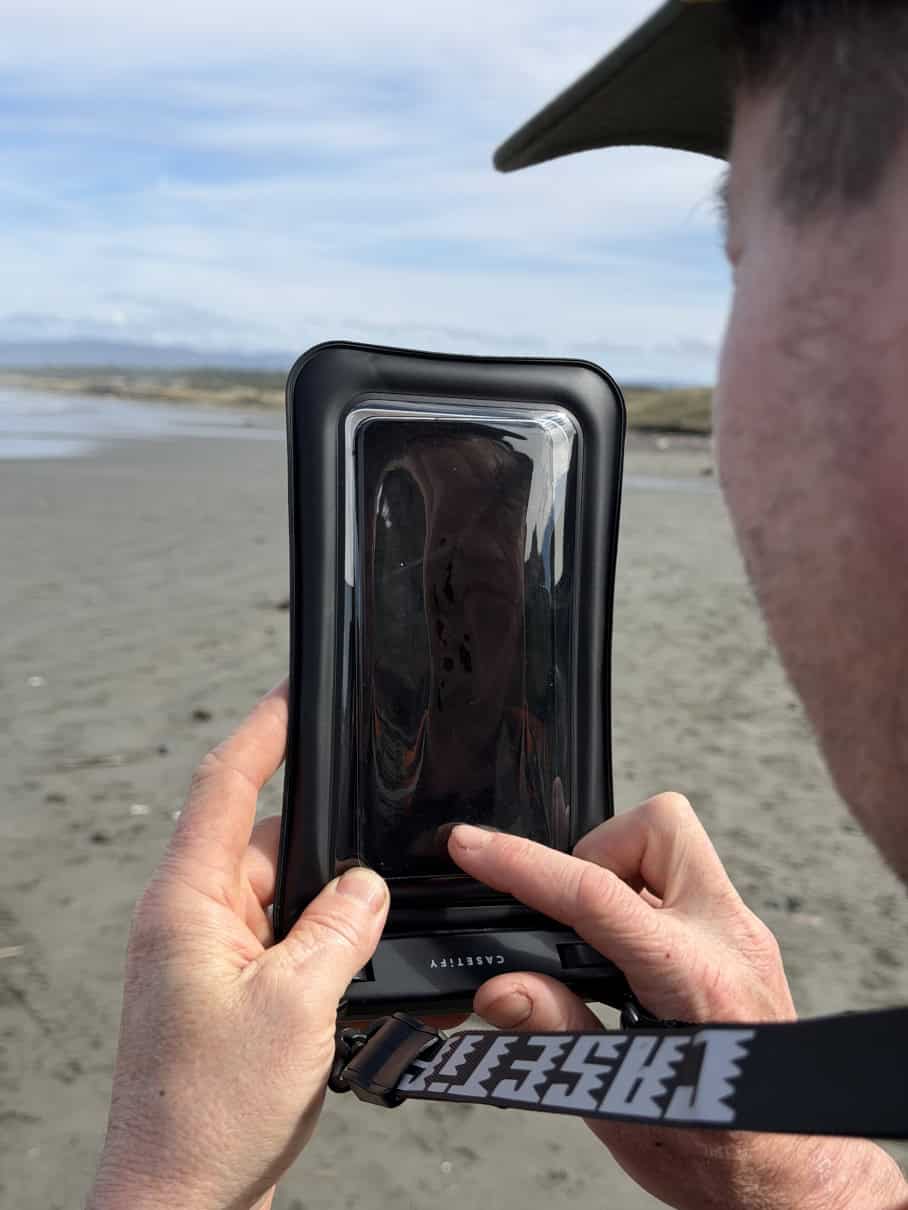 CASETiFY waterproof phone pouch.