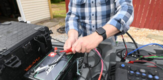 How To Connect Electronics, Lights And Motors To Batteries Kayak angler editor Ric Burnley demonstrates how to connect electronics to batteries when rigging your fishing kayak