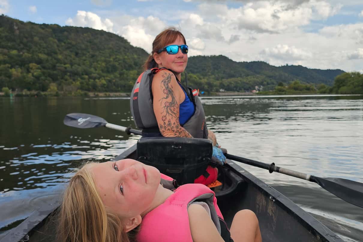 Nikki Bettis and daughter "Not Oatmeal" paddle the Mississippi River
