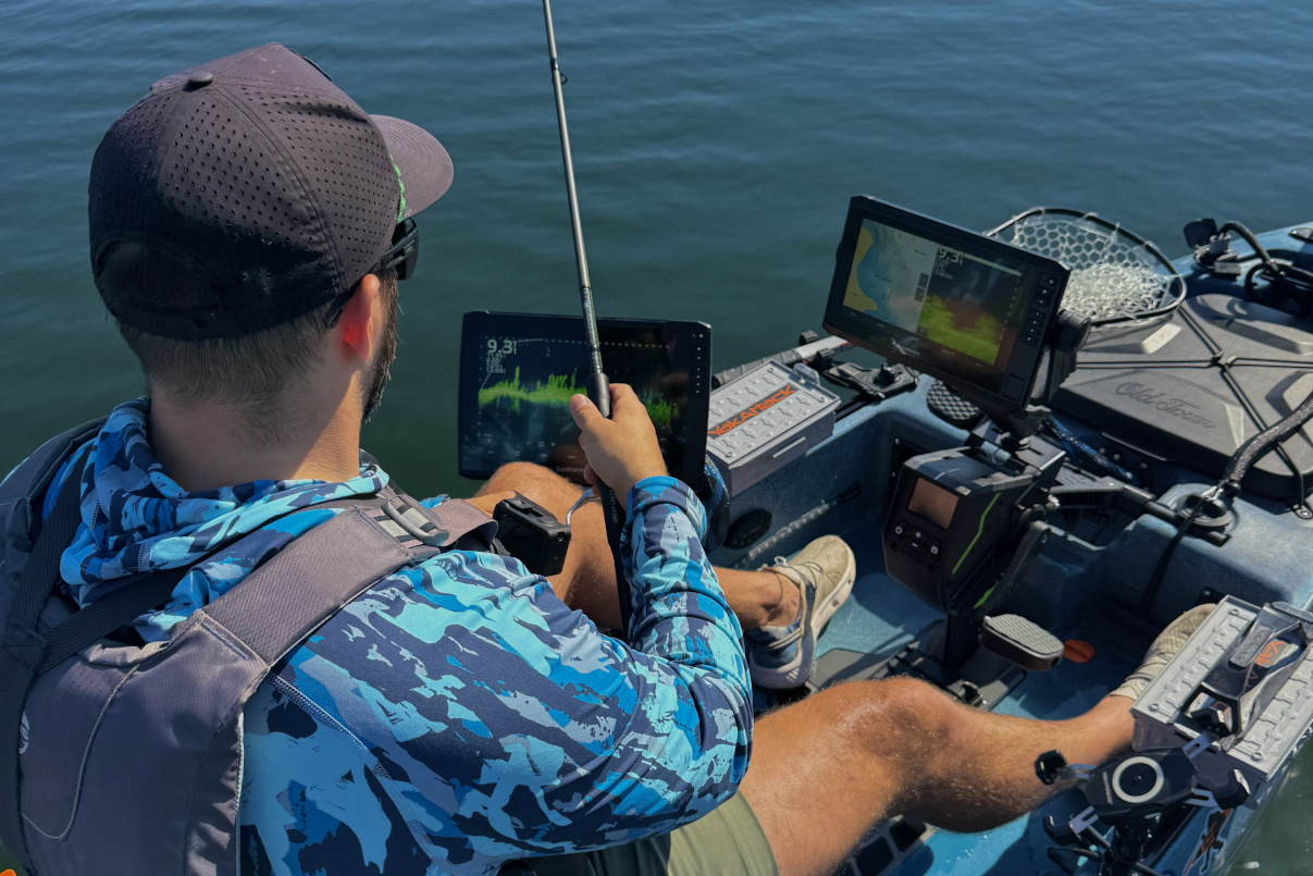 Dual fish finders on a kayk running sonar and maps.