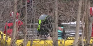 Father And Son Rescued After Kayak Overturns On Milwaukee River (Video) Kayakers rescued on the milwuakee river
