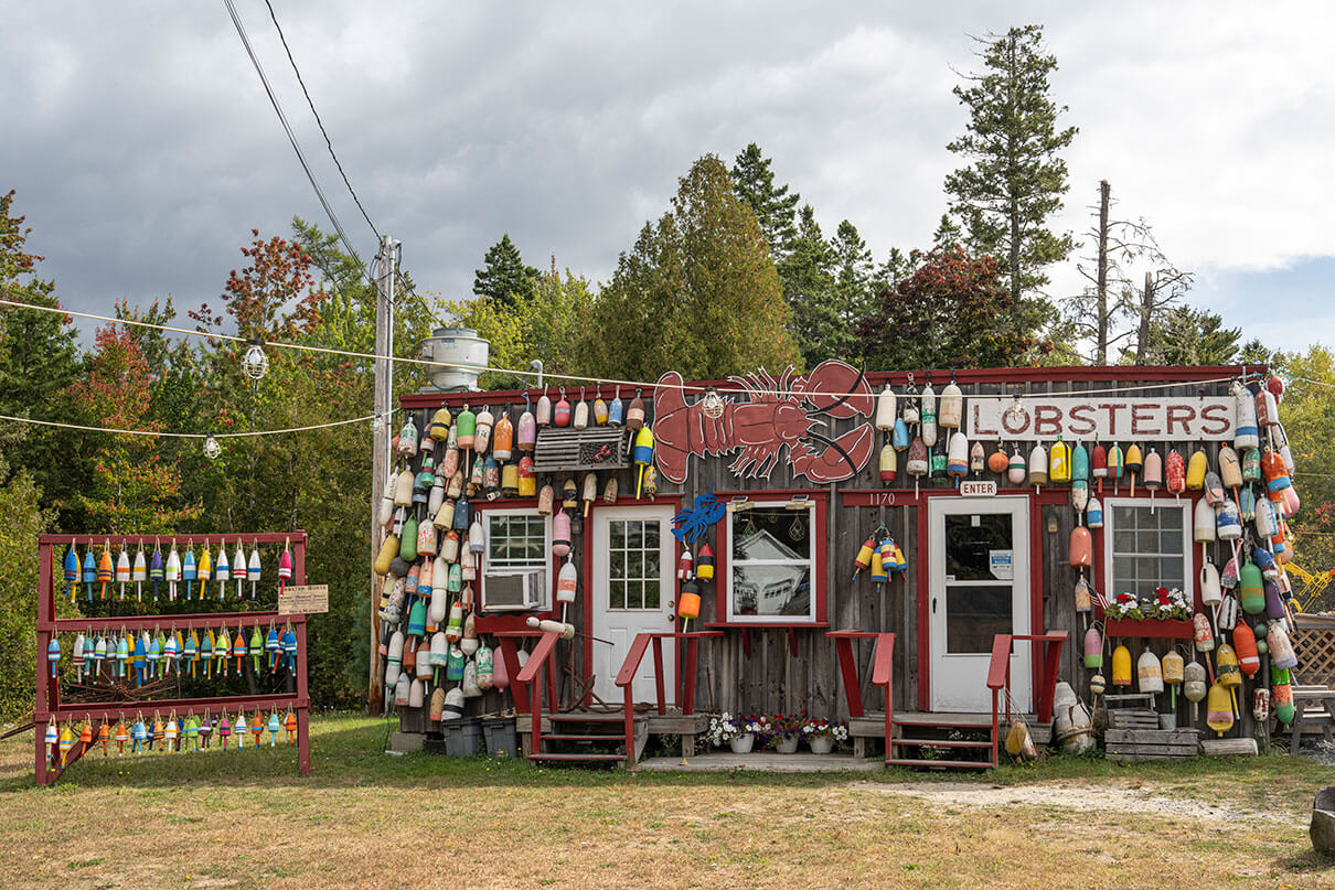 Maine lobster shop with lots of buoys as decorations on the exterior